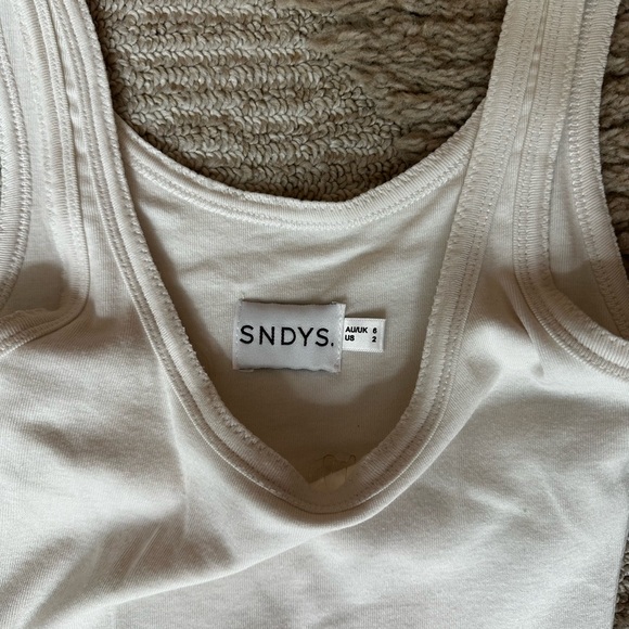 Elegant Cream Sleeveless Dress - Picture 3 of 3